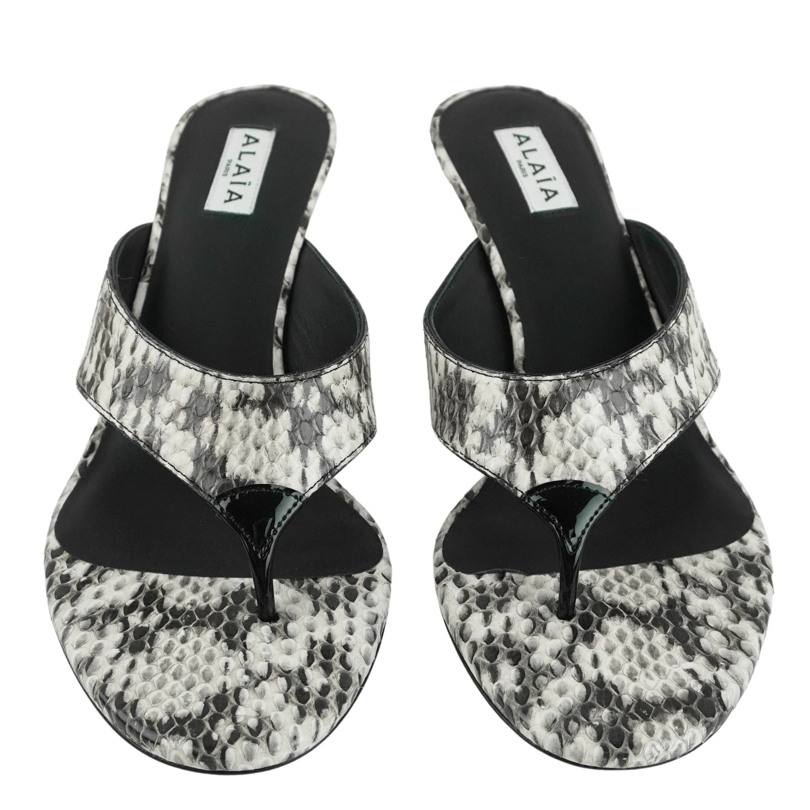 Alaïa Elaphe Thong Mule Sandals in White/Black - Image 5